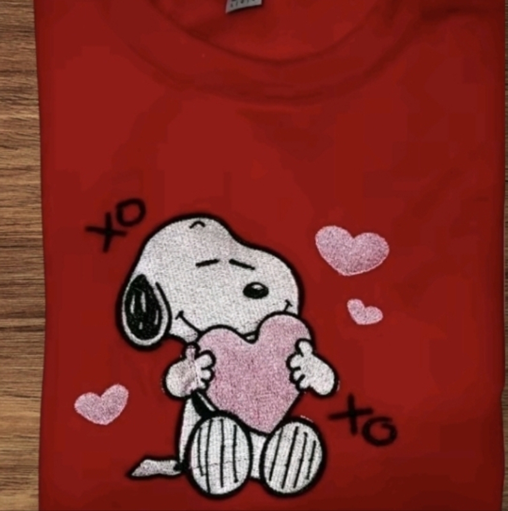 Heart Sitting Snoopy red wine #snoopy